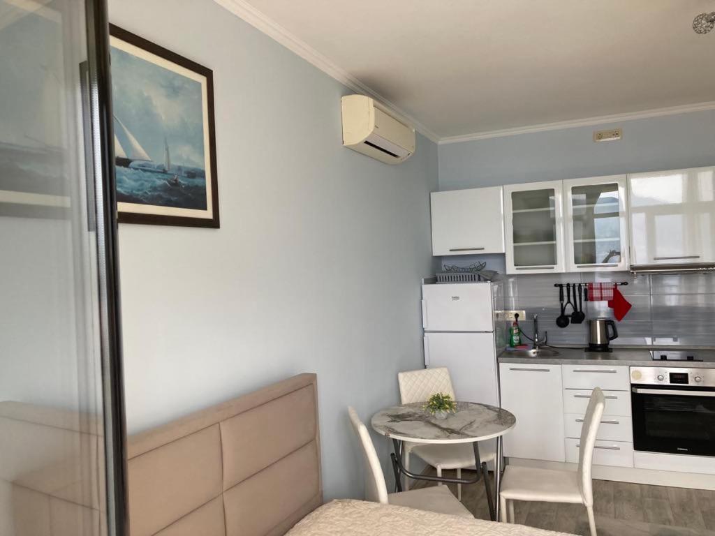 Apartments Fantasy Котор Экстерьер фото